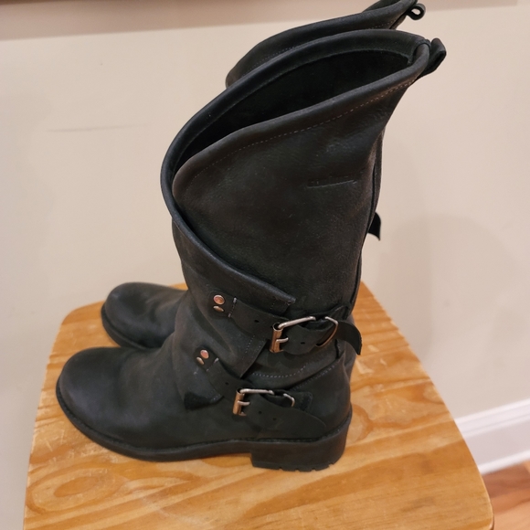 Boots - Picture 3 of 9